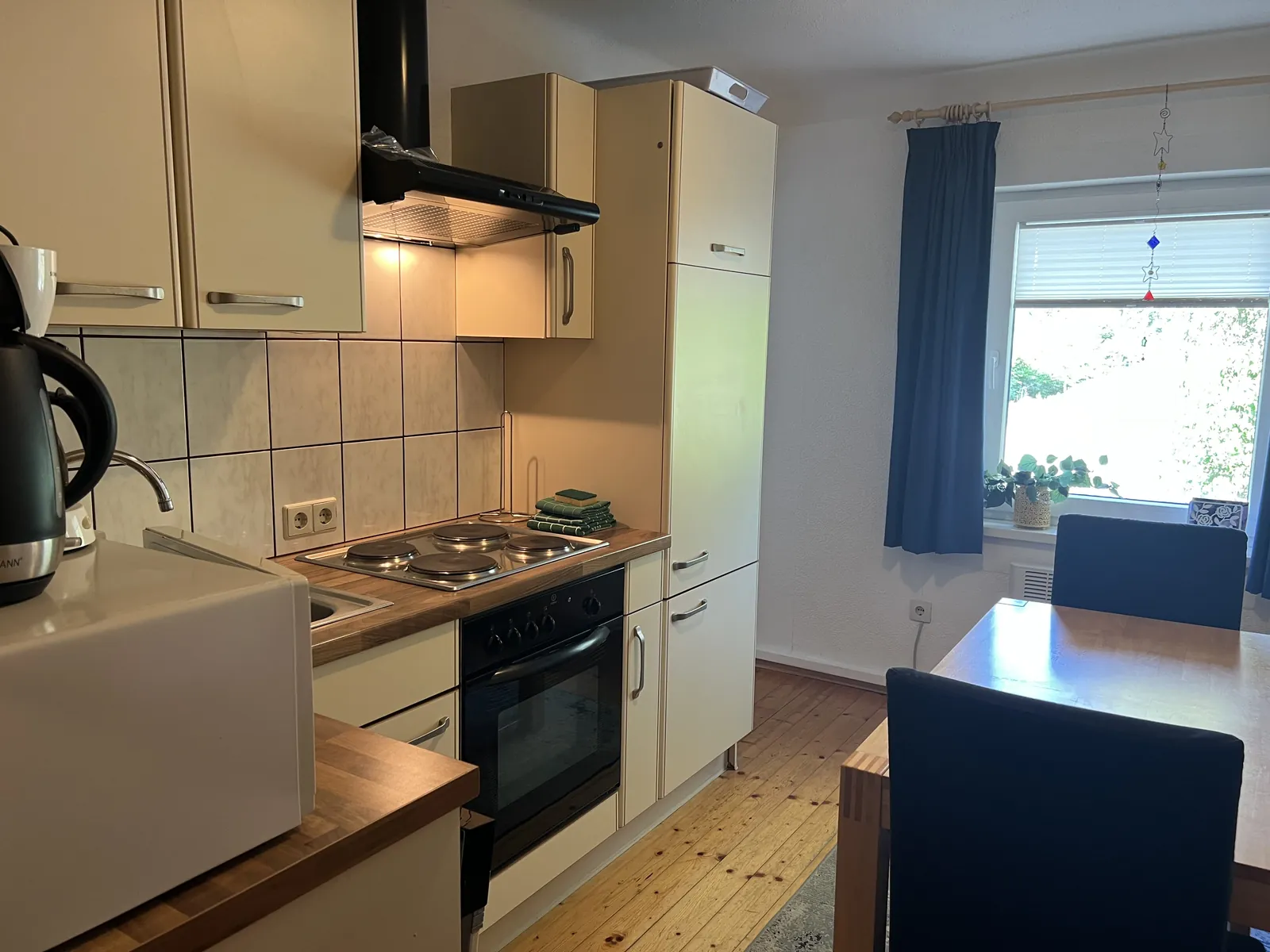 Woonkeuken met eethoek